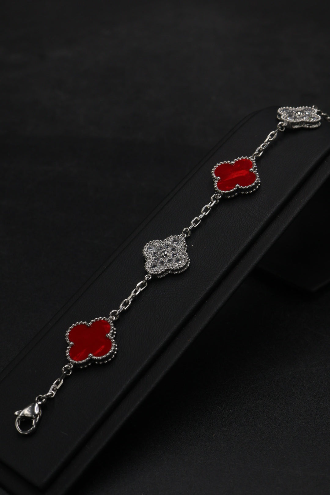 Pulsera Trébol 15 mm Mármol Rojo con Zirconias