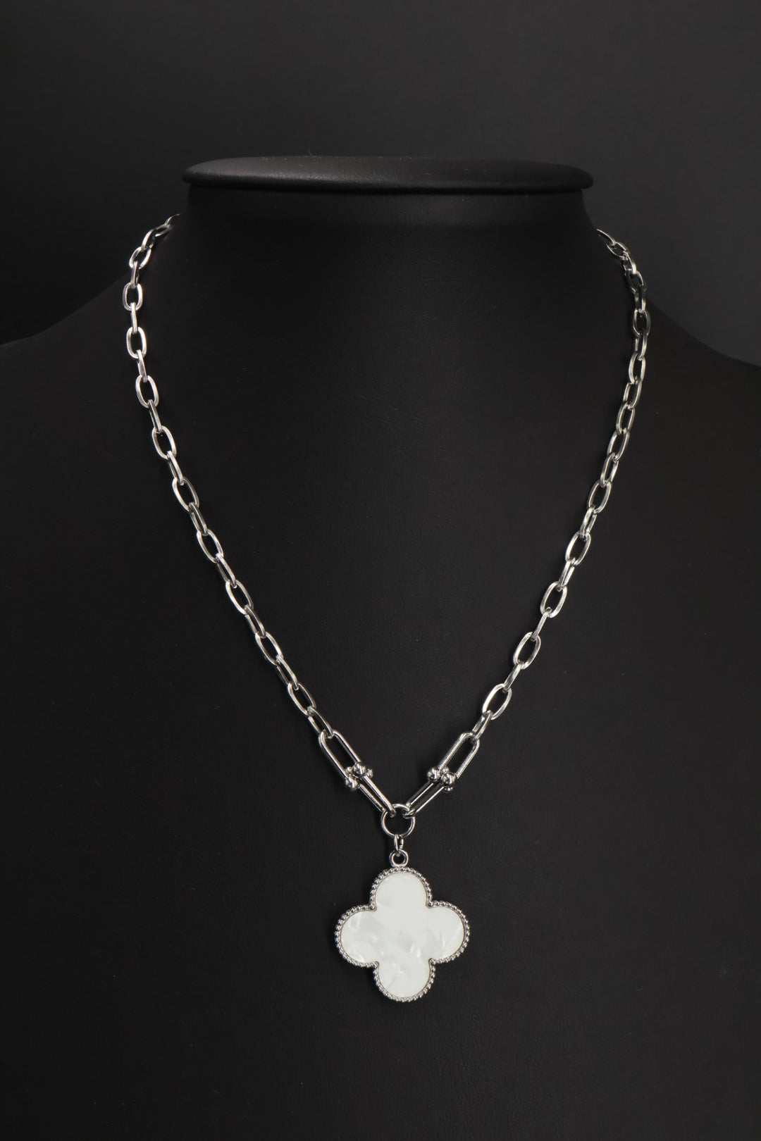 Collar Grande 1 trébol - Plateado / Blanco.