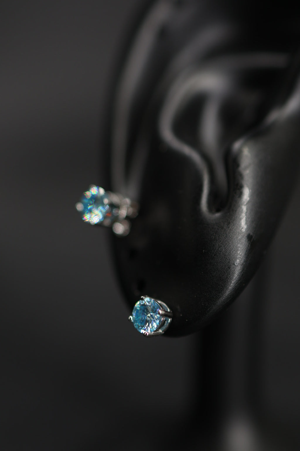 Aretes Plata .925 - Moissanita Navy Blue 0.5 ct.