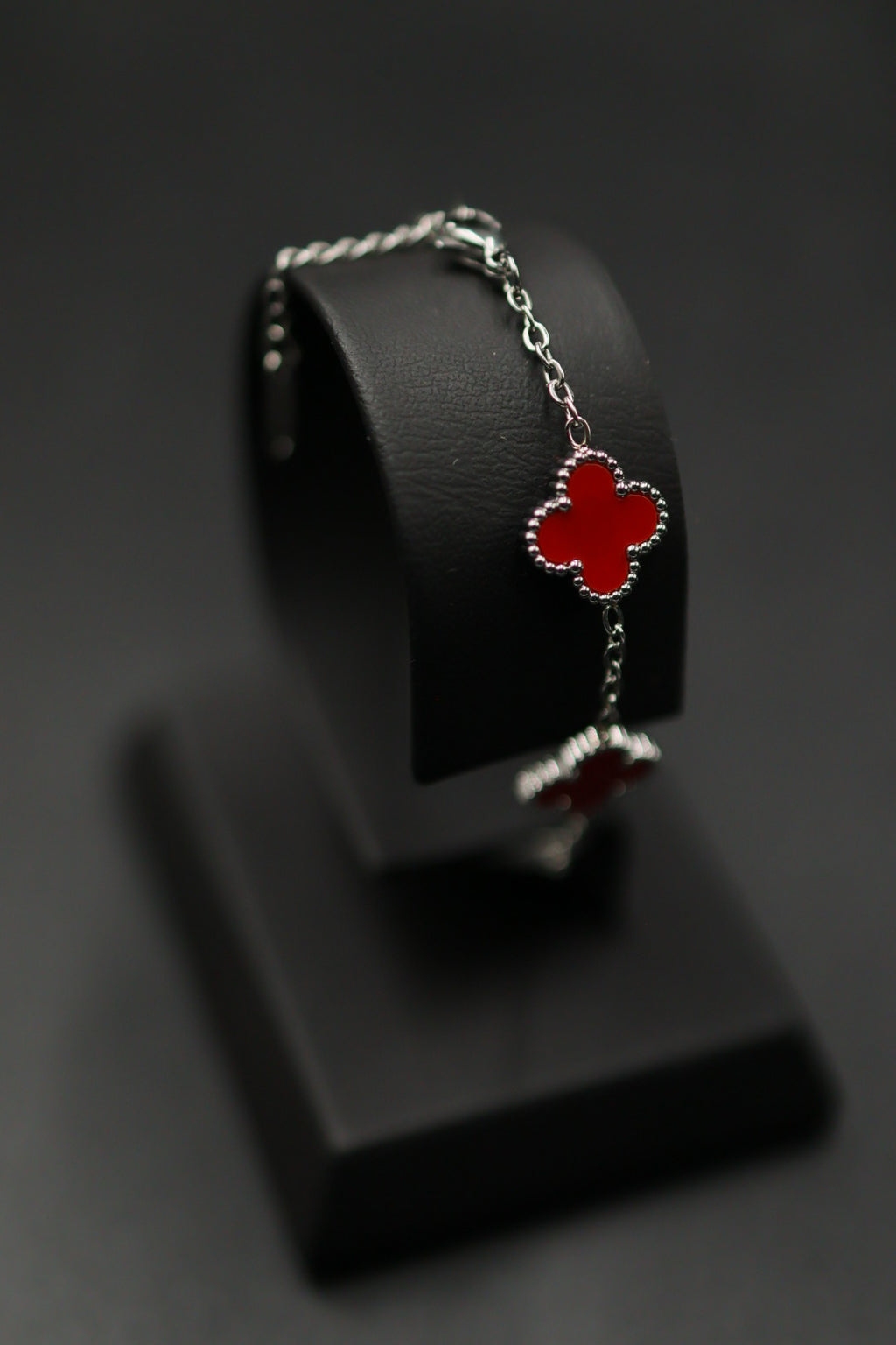 Pulsera Trébol 13 mm Liso Plateado - Rojo.