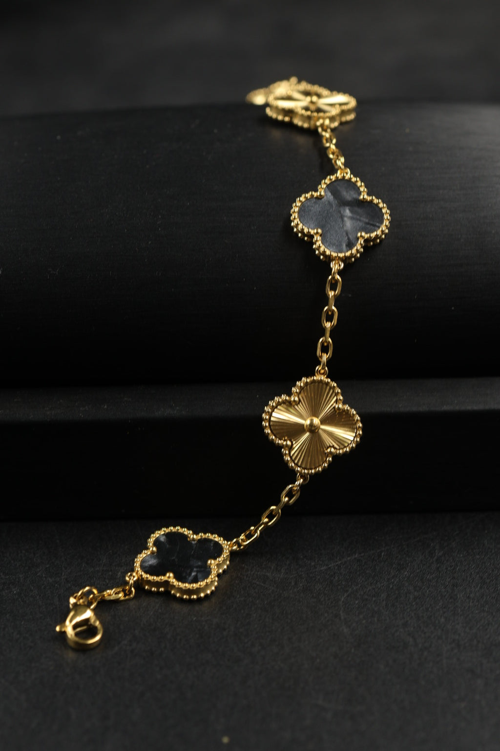 Pulsera Trébol Negro Mármol- Láser Dorado.