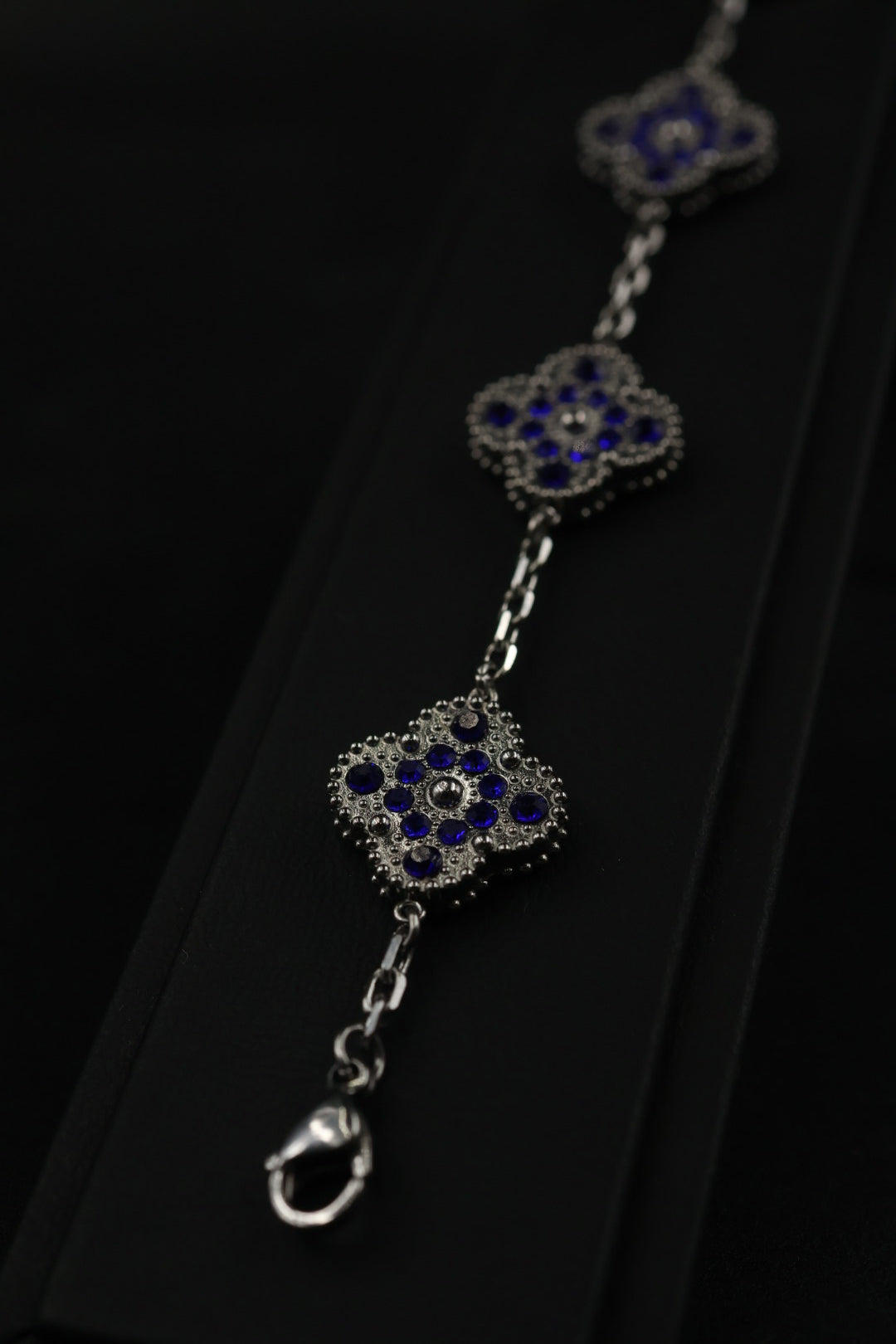 Pulsera Trébol Plateado - Zirconias Azules.