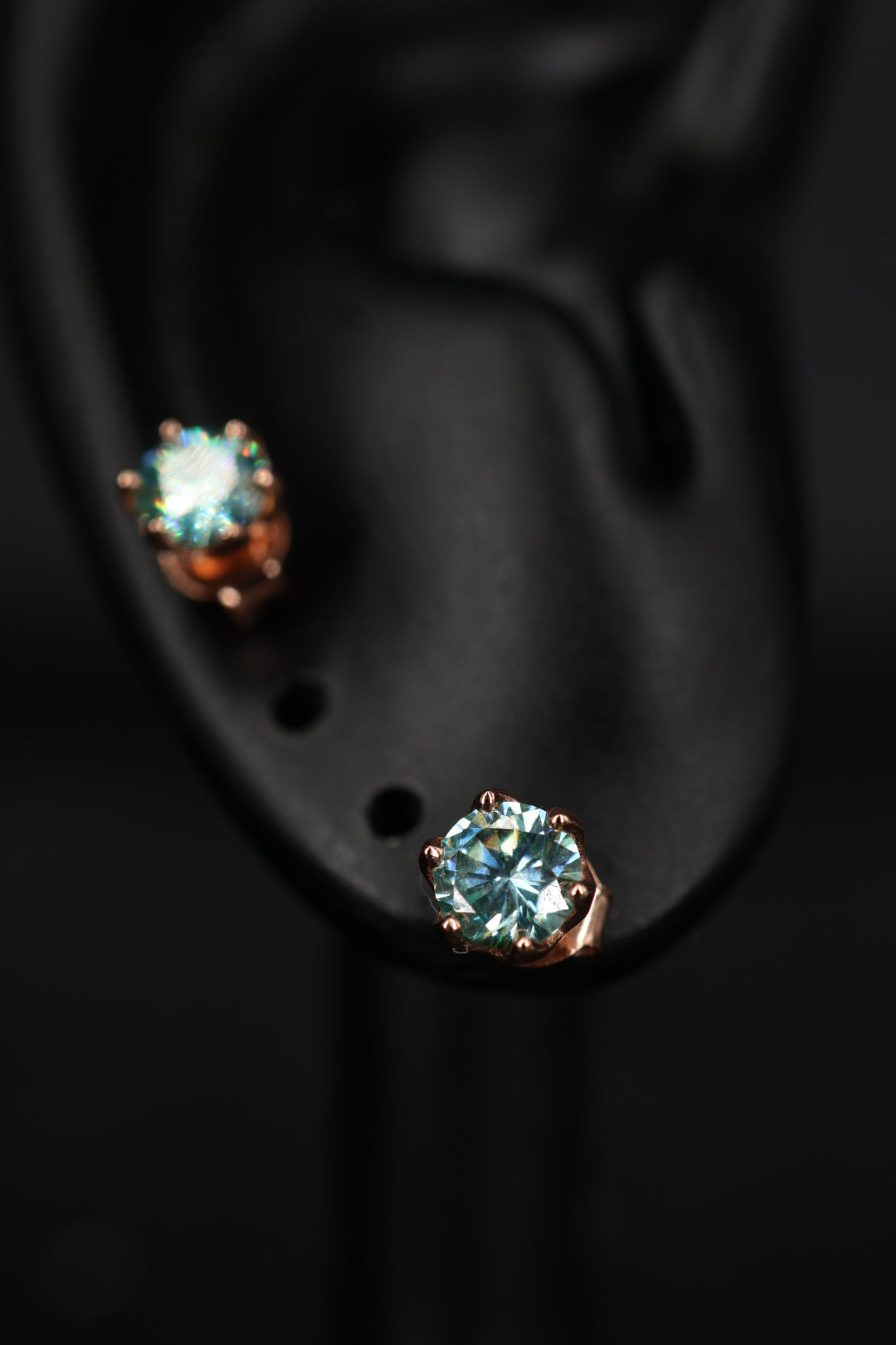 Aretes Plata .925 Baño de Oro Rosa - Moissanita Blue 0.5 ct.