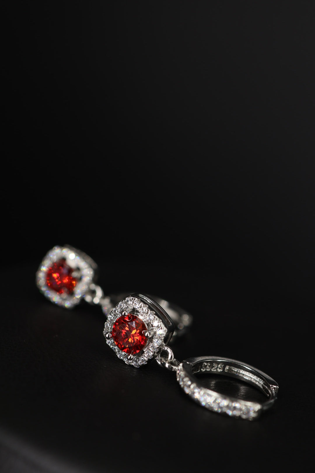 Aretes Colgante Box Plata .925 - Moissanita Red 0.5 ct.