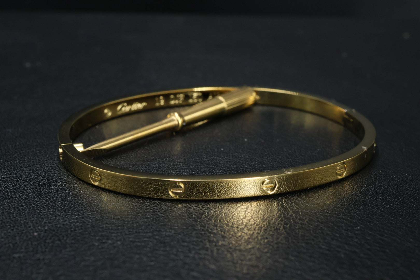 Brazalete Cartier Love - Dorado.