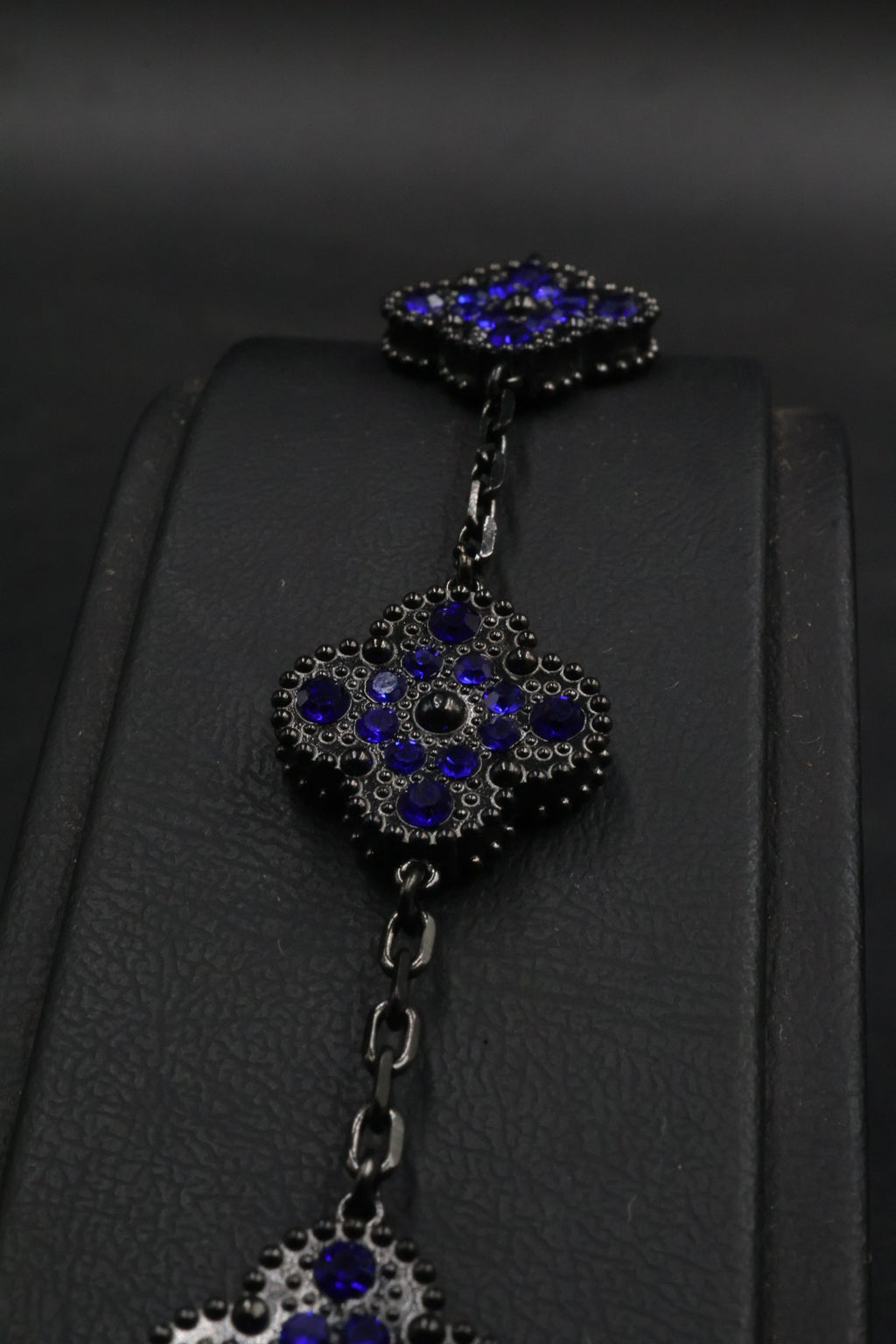 Pulsera Trébol Negro - Zirconias Azul.