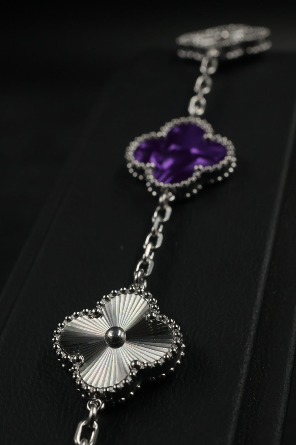 Pulsera Trébol Morado Mármol- Láser Plateado.