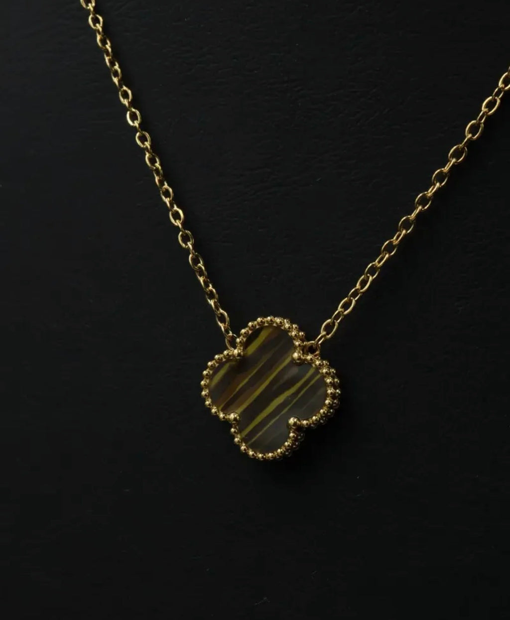 Collar 1 trébol - Dorado / Café.