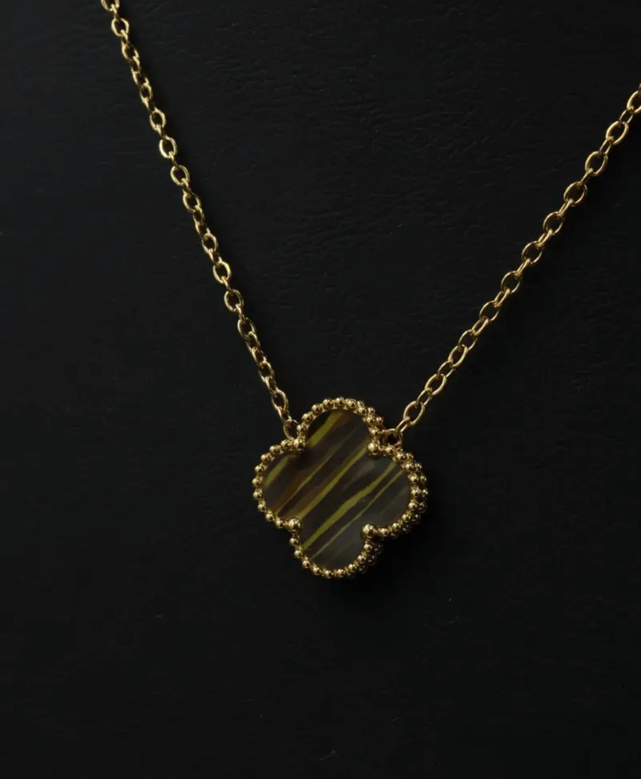 Collar 1 trébol - Dorado / Café.
