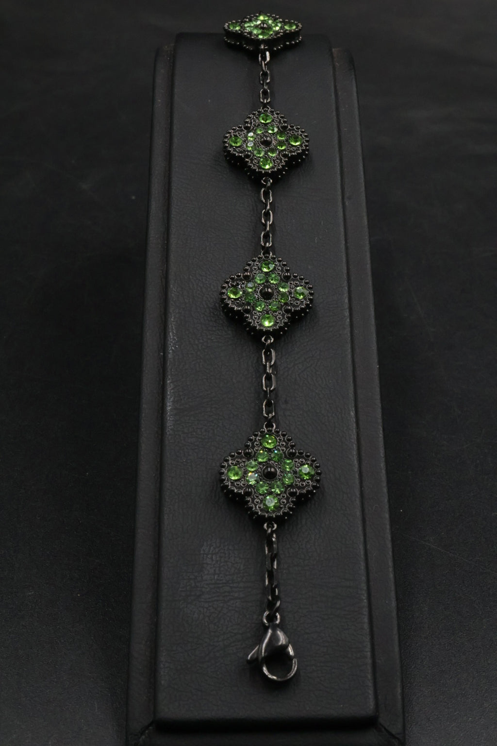 Pulsera Trébol Negro - Zirconias Verdes.