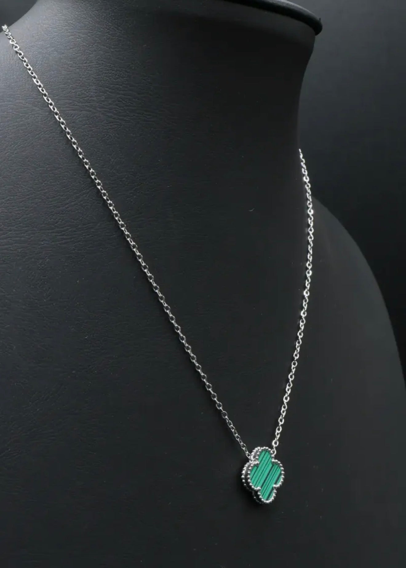 Collar 1 trébol - Plateado / Verde.