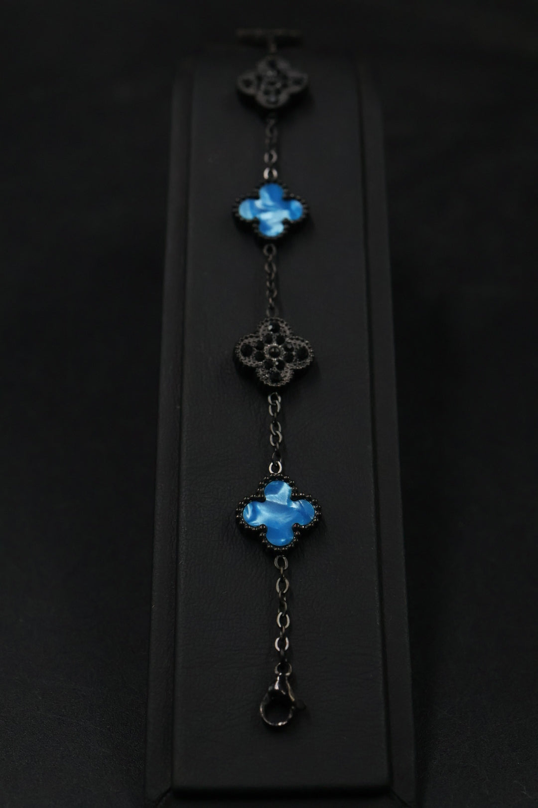 Pulsera Trébol Azul Rey Mármol- Zirconias Negras.